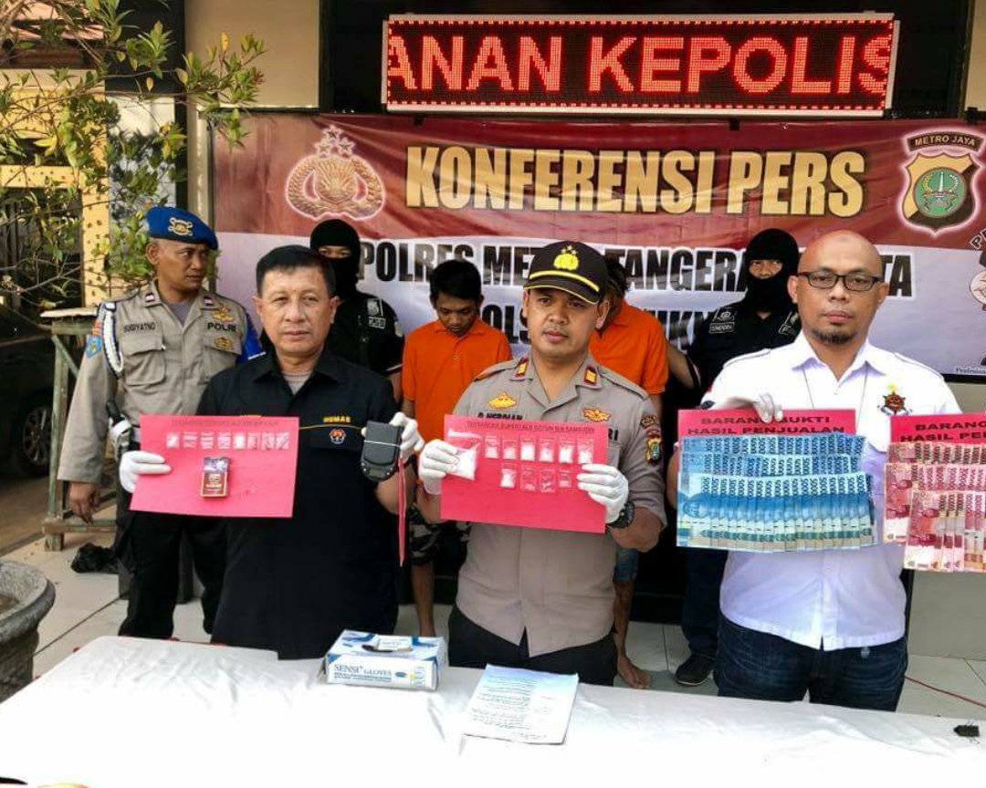 Dua Orang Pengedar Narkoba Jenis Sabu Ditangkap Polsek Teluk Naga