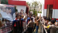 Ratusan Massa Demo Komisi Pemberantasan Korupsi
