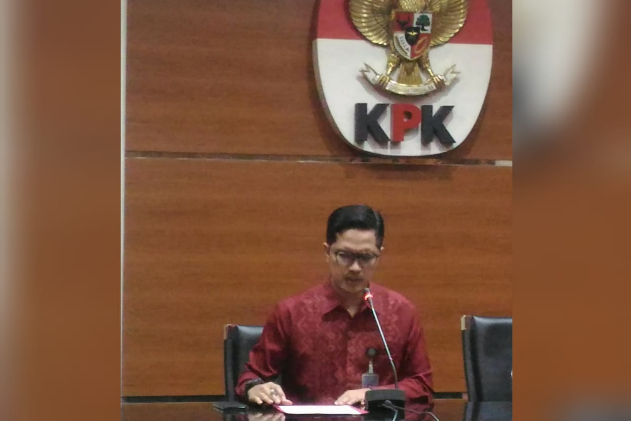 Penyidik KPK Geledah Kantor dan Rumah Dinas Bupati Cirebon