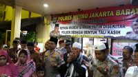Kapolsek Cengkareng Santuni Anak Yatim Piatu Dan Kaum Dhuafa