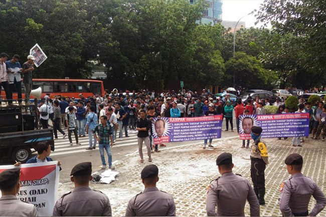 Massa Desak KPK Usut Peran Wakil Ketua DPR di Korupsi DAK Kebumen