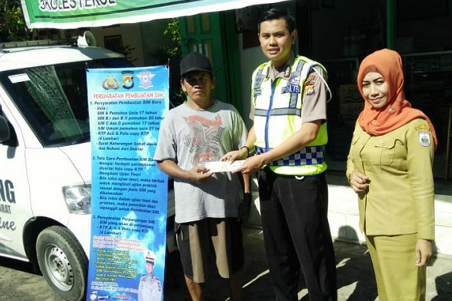 Polres Polewali Mandar Hadirkan Samsat Keliling di Pasar Kanang