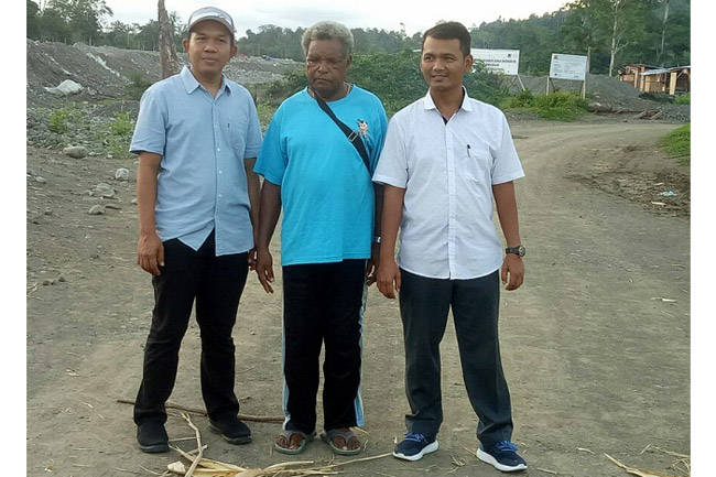 Pemalangan Proyek Pengendali Banjir Sungai Warmare di Buka