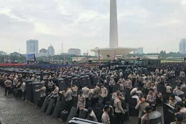 Muslim Arbi: Tentara, Polisi dan Senjatanya Tidak Ada Artinya Buat Rakyat
