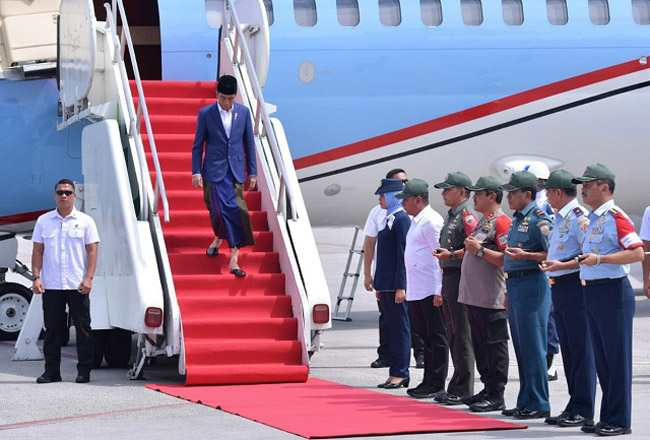 Tiba di Kualanamu, Presiden Silaturahmi Dengan Tuan Guru Babussalam