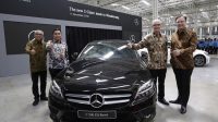 Mercedes-Benz C-Class Generasi Terbaru Kini Diproduksi di Wanaherang
