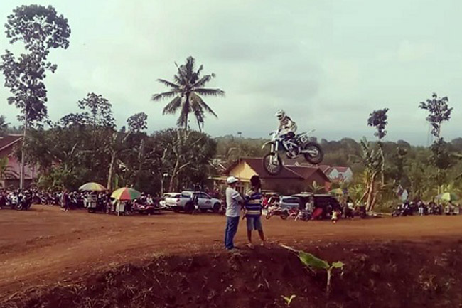 Motocross and Grastrack Jawa Bali 2018 Trophy Ketua DPRD Banyuwangi