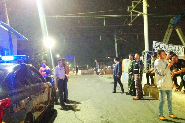 Tim Patroli Kodim 0503/GP dan Polsek Tambora Bubarkan Tawuran