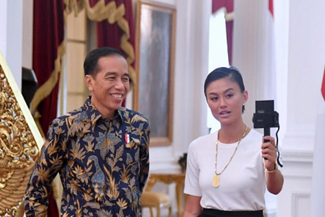 Agnez Mo Ngevlog Bareng Jokowi di Istana