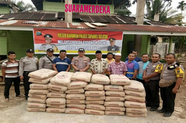 Polsek Barumun Infaq 42 Sak Semen Untuk Pembangunan Masjid