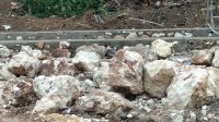 Fondasi Spesifikasi Material Batu Gunung, Diduga Dicampur Batu Kapur