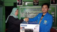 Elviyana Aras Salurkan Bantuan Kemenpora ke PMII Wajo