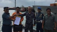 KRI Clurit 641 Tangkap Kapal Tanpa Dokumen Import Barang