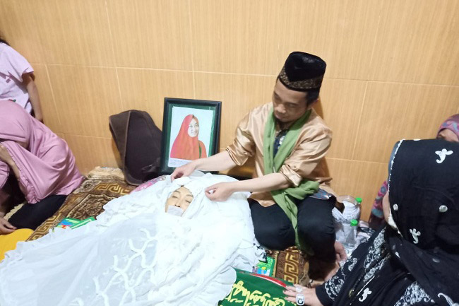 Istri Ustad Maulana Akan Dimakamkan di Pekuburan Arab