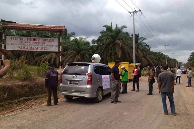 Warga Musi Banyuasin Blokir Akses Jalan PT Guthtrie Picconina Indonesia