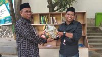 Rektor IAI As'adiyah Sengkang Kembali Donasikan Buku ke Gerobak Baca