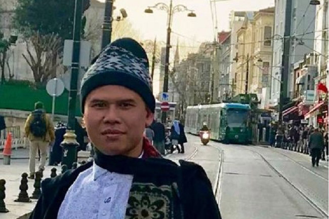 Mengapa Elektabilitas Jokowi Terus Turun? Oleh: Tony Rosyid