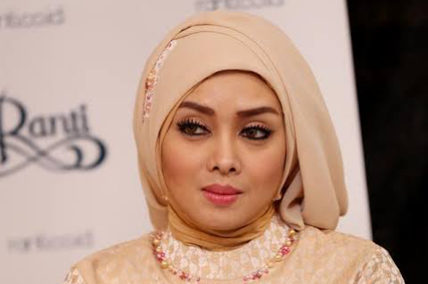 Terry Putri, Artis Hijrah Meriahkan Pameran Pendidikan Islam di JIC