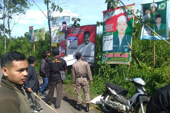 Ratusan APK dan BK Pemilu di Kabupaten Tegal Ditertibkan