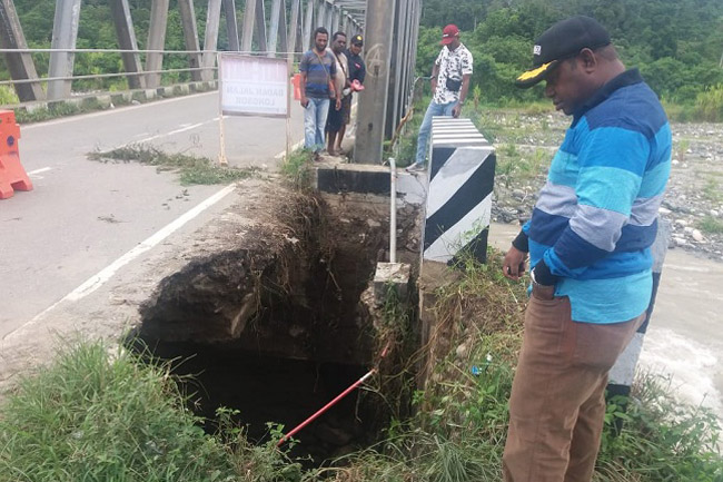 Bupati Manokwari Selatan Keluhkan Kerusakan Jembatan Kali Mati