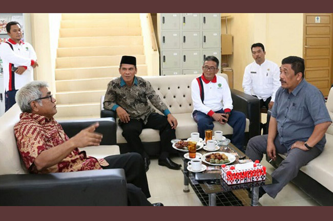 Baharuddin Aritonang Sumbangkan Buku ke Perpustakaan Tapanuli Selatan