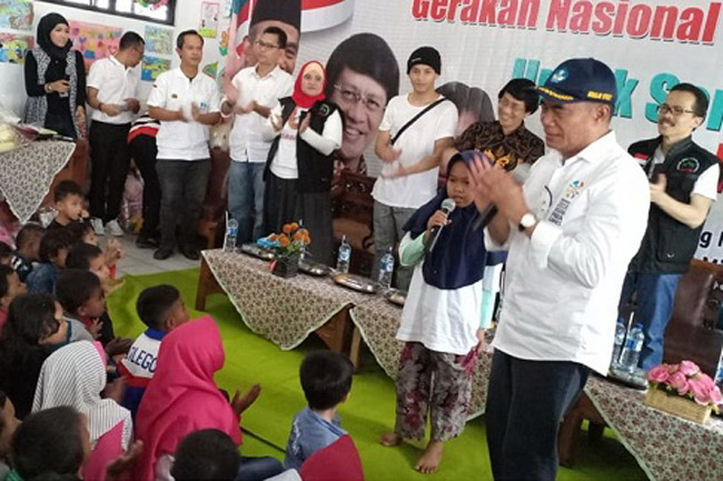 Gerakan Nasional 1 Juta Boneka Untuk Senyum Anak Indonesia