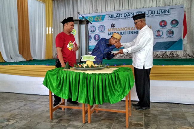 IKA MAPIG Soppeng Beri Cendramata Kepada MA PERGIS Ganra