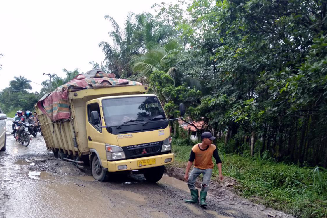 Jalan Lintas Kabupaten PALI Menuju Muba Terancam Putus