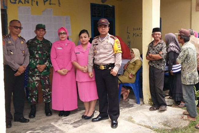 Kapolres dan Bhayangkari Muna Gelar Pengobatan Gartis di Tongkuno