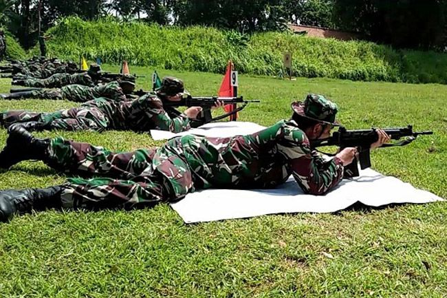 Prajurit Korem 071/Wijayakusuma Gelar Latihan Menembak