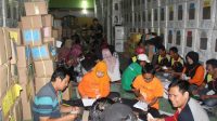 PPK Lakukan Sortir Lipat Surat Suara di Gudang Logistik KPU Brebes