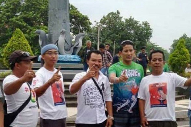 Sandiaga Berpose 1 Jari di Bali, Politik Santun dan Santai. Oleh: Asyari Usman,