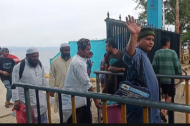 Delapan Jamaah Asal India Tiba di pelabuhan Raha Sulawesi Tenggara