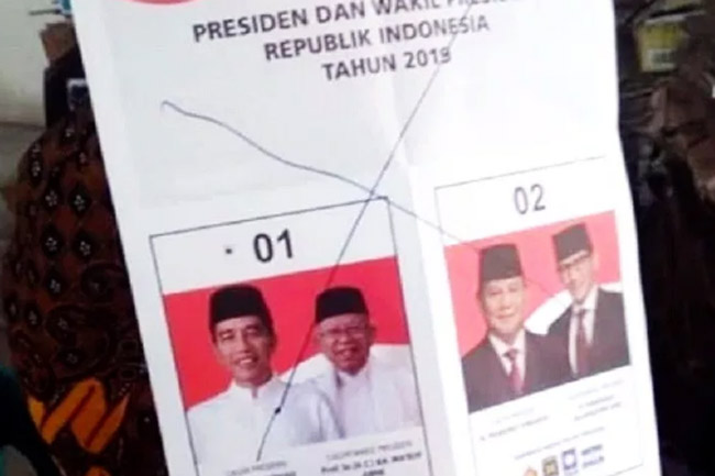 Pilihan Sulit, Pemilu Ulang atau People Power