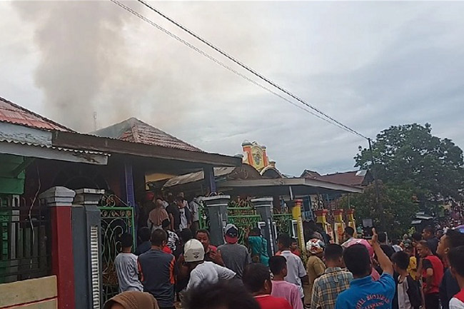 Dua Unit Rumah Mewah di Raha Ludes Terbakar