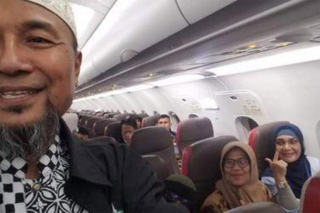 Datangi KPU, Sumatera Barat Carter 5 Pesawat dan 50 Bus