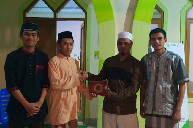 LKA MPM UINAM Wakafkan 1000 Al-Qur'an di NTT dan Bulukumba