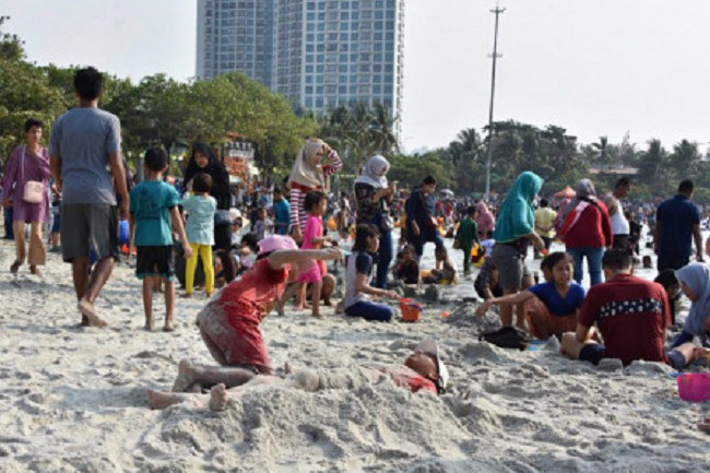 Lebih Dari 100 Ribu Pengunjung Berwisata di Ancol Taman Impian