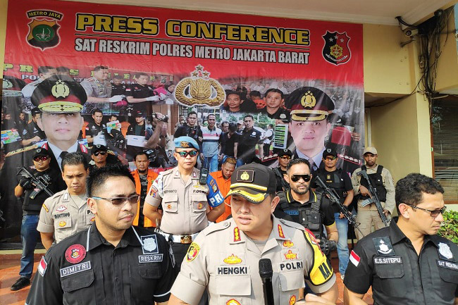 Pembakar Mobil Brimob di Slipi Itu Bukan Berdemo, Melainkan Menjarah