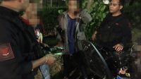 Team Pemburu Preman Polres Jakbar Amankan 2 Pemuda Bawa Sajam