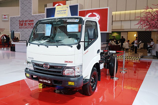 Hino300 Series Catat Sejarah Light Duty Truck Pertama Diekspor Utuh