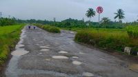 Jalan Kawasan Ekonomi Khusus Kabupaten Sorong Rusak Parah