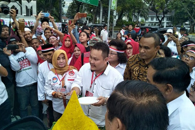 Relawan Jokowi Gelar Kenduri Rakyat di Depan Istana Negara