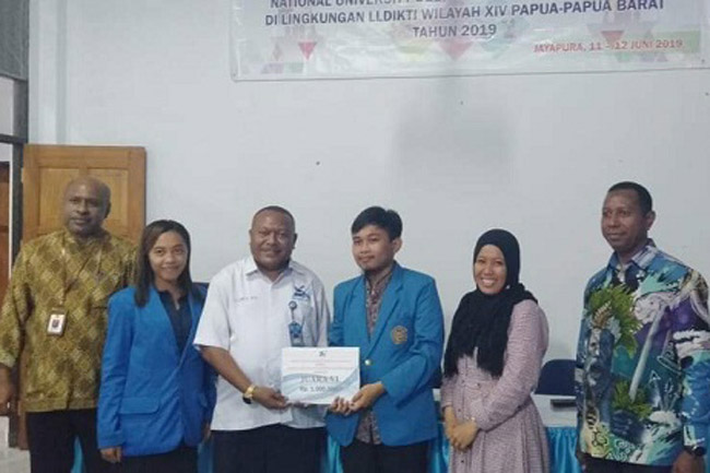 Mahasiswa UMS Ikut Kompetisi Debat Tingkat Nasional di Surabaya