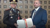 US DEA Beri Penghargaan Polres Metro Jakarta Barat