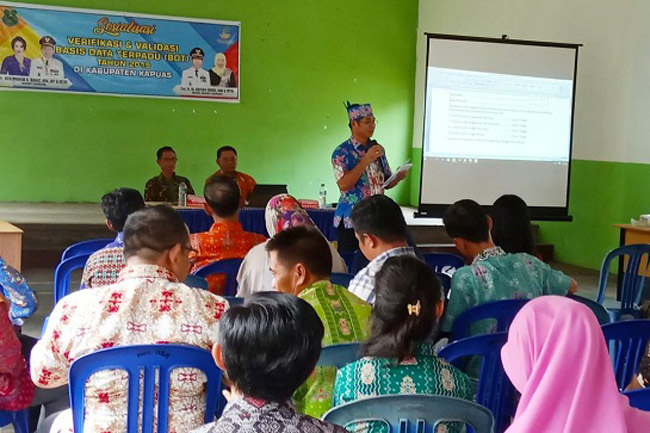 Dinsos Kapuas Gelar Sosialisasi BDT di Basarang