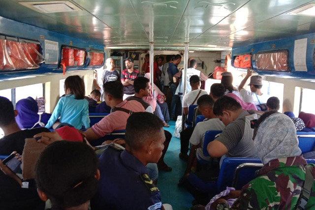 Masyarakat Keluhkan KM Express Bahari 88 Over Kapasitas