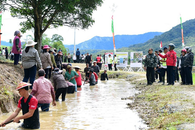 Jokowi Tinjau Padat Karya Tunai Saluran Irigasi di Nunukan