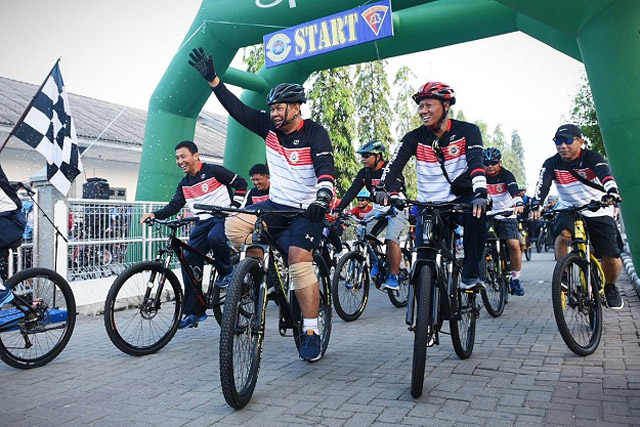 Sambut Hari Dharma Samudera, Danlantamal I Gowes Bareng 2852 Orang