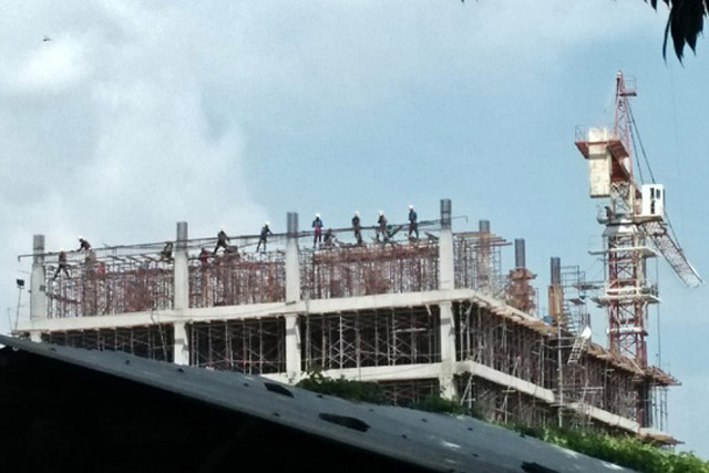 Warga Tugu Selatan Keluhkan Pengerjaan Bangunan 8 Lantai